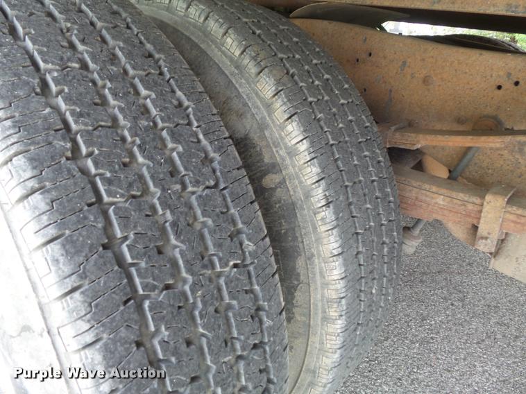 image for item K7661 1997 Ford F350 XL flatbed pickup truck