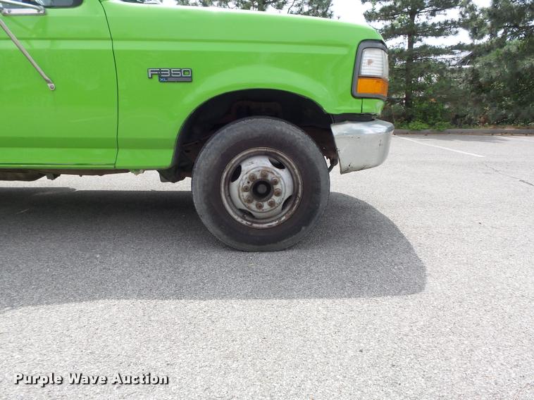 image for item K7661 1997 Ford F350 XL flatbed pickup truck