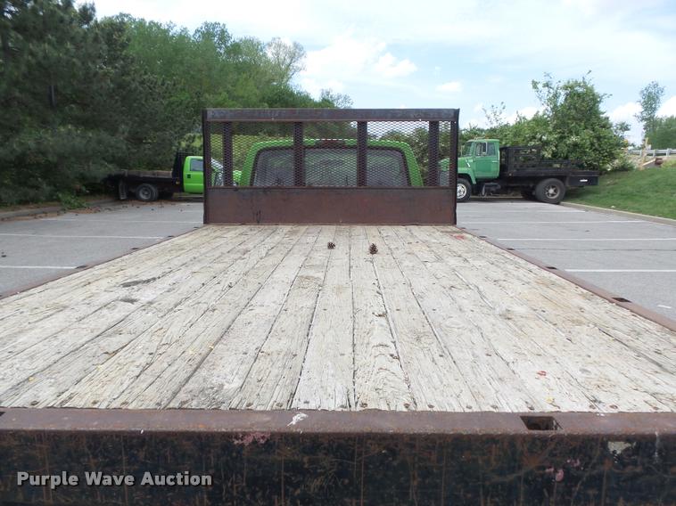 image for item K7661 1997 Ford F350 XL flatbed pickup truck