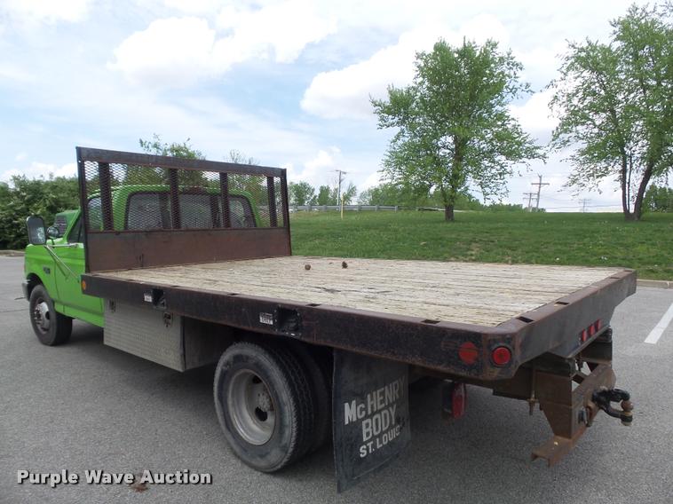 image for item K7661 1997 Ford F350 XL flatbed pickup truck