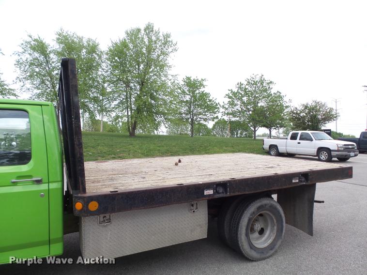 image for item K7661 1997 Ford F350 XL flatbed pickup truck