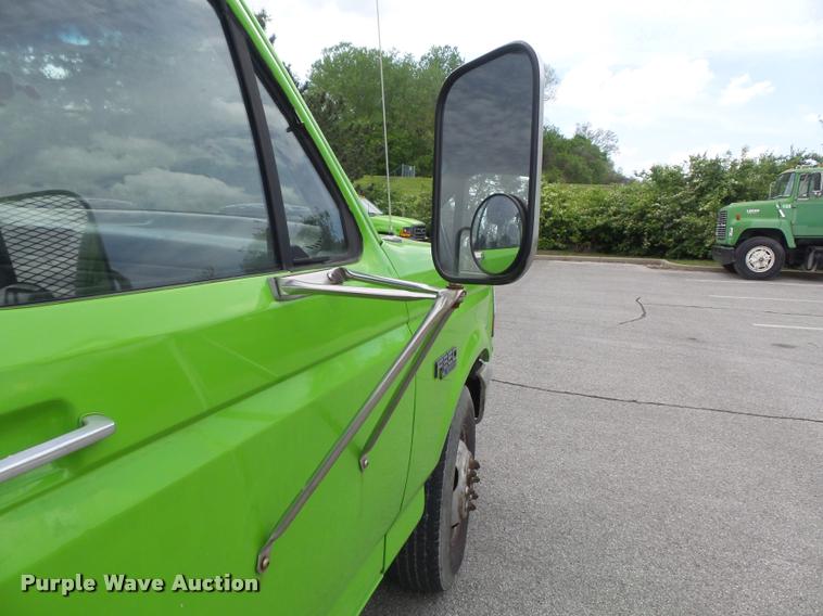 image for item K7661 1997 Ford F350 XL flatbed pickup truck