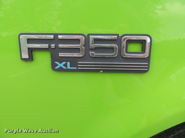 image for item K7661 1997 Ford F350 XL flatbed pickup truck