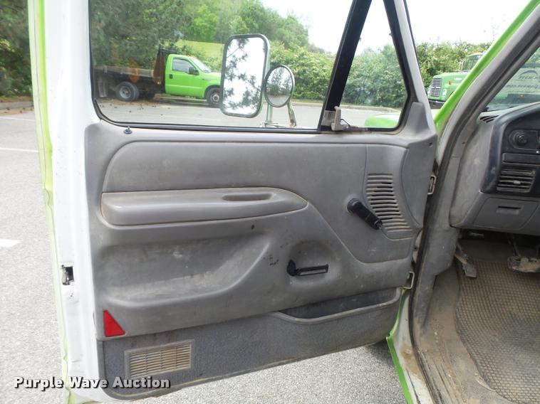 image for item K7661 1997 Ford F350 XL flatbed pickup truck