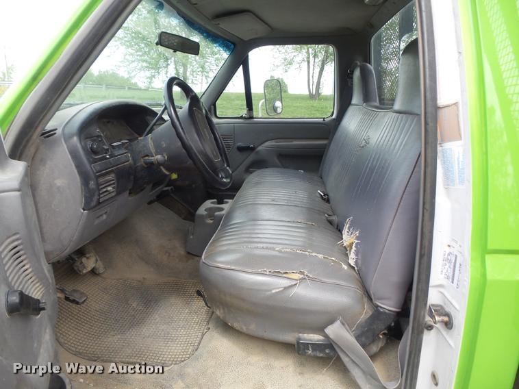 image for item K7661 1997 Ford F350 XL flatbed pickup truck