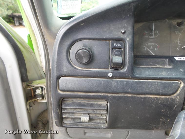 image for item K7661 1997 Ford F350 XL flatbed pickup truck