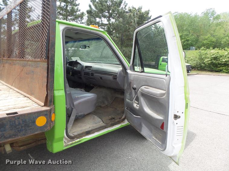 image for item K7661 1997 Ford F350 XL flatbed pickup truck