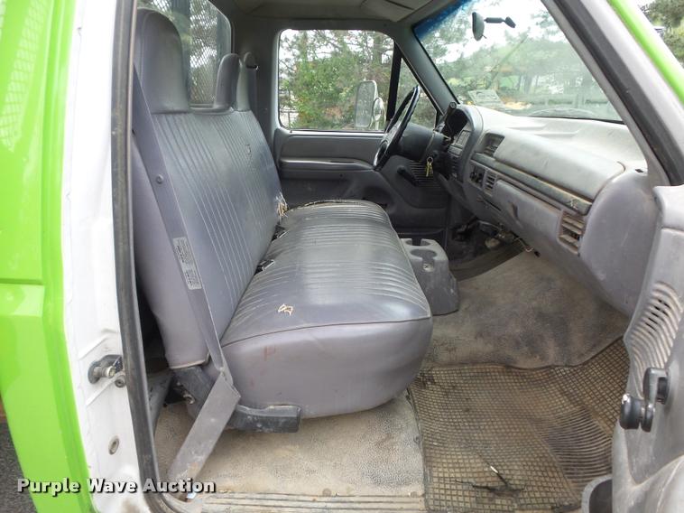 image for item K7661 1997 Ford F350 XL flatbed pickup truck