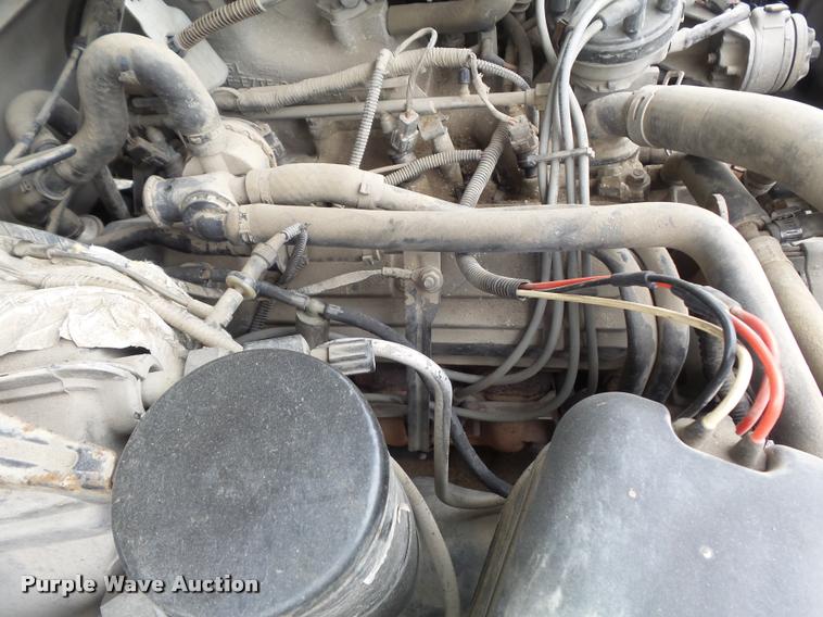 image for item K7661 1997 Ford F350 XL flatbed pickup truck