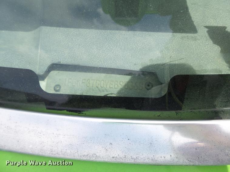 image for item K7661 1997 Ford F350 XL flatbed pickup truck