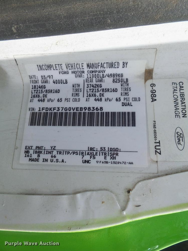 image for item K7661 1997 Ford F350 XL flatbed pickup truck