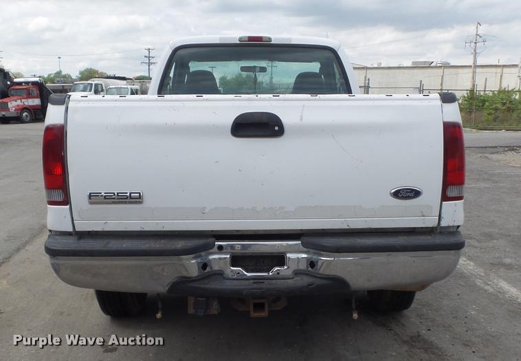 image for item K7662 2003 Ford F250 Super Duty pickup truck