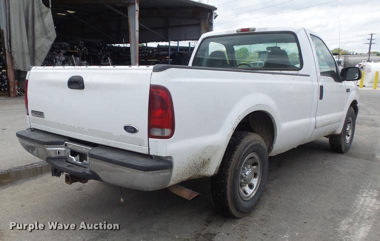 image for item K7662 2003 Ford F250 Super Duty pickup truck