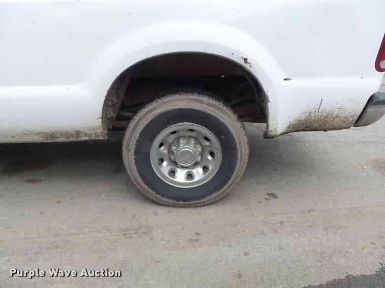 image for item K7662 2003 Ford F250 Super Duty pickup truck