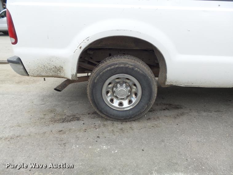 image for item K7662 2003 Ford F250 Super Duty pickup truck