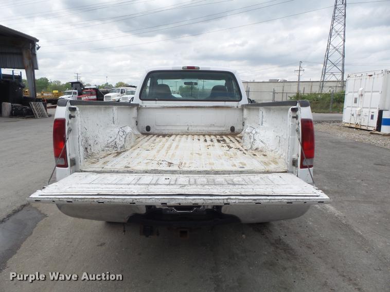 image for item K7662 2003 Ford F250 Super Duty pickup truck