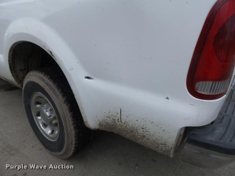 image for item K7662 2003 Ford F250 Super Duty pickup truck