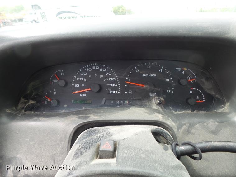 image for item K7662 2003 Ford F250 Super Duty pickup truck