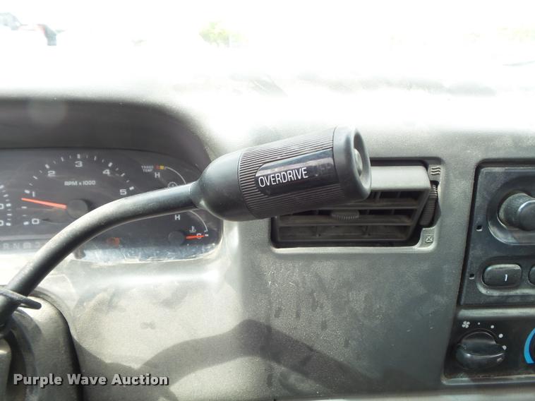 image for item K7662 2003 Ford F250 Super Duty pickup truck