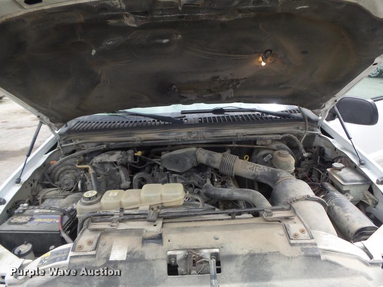 image for item K7662 2003 Ford F250 Super Duty pickup truck