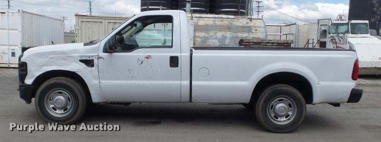 image for item K7663 2008 Ford F250 Super Duty XL pickup truck