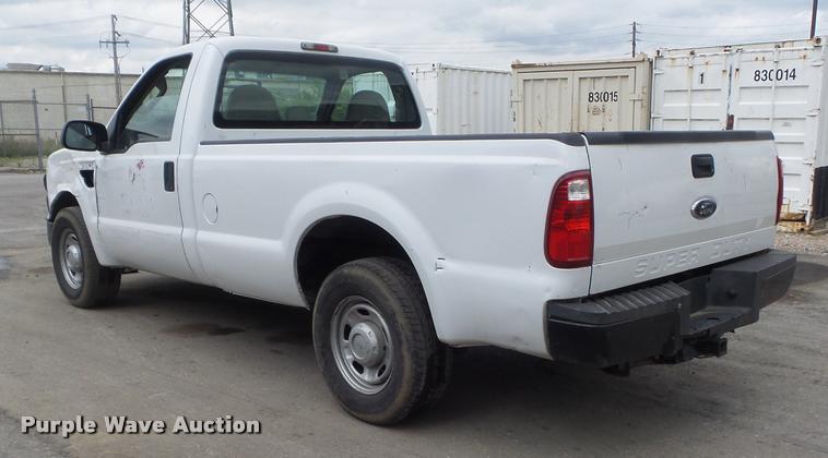 image for item K7663 2008 Ford F250 Super Duty XL pickup truck