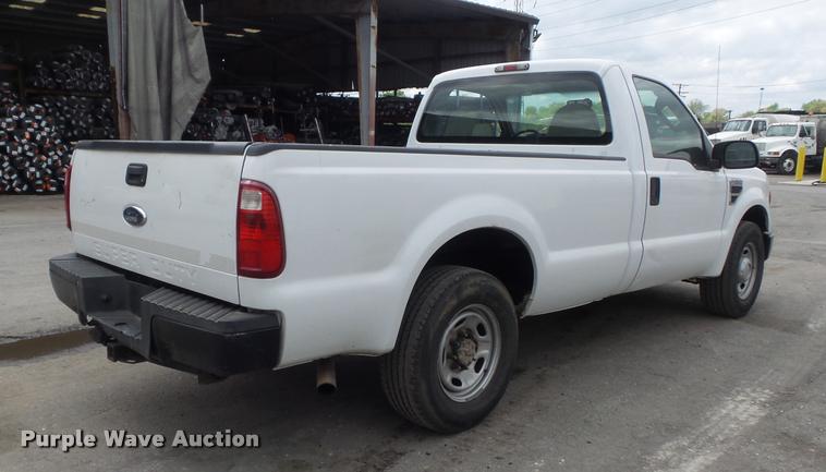 image for item K7663 2008 Ford F250 Super Duty XL pickup truck