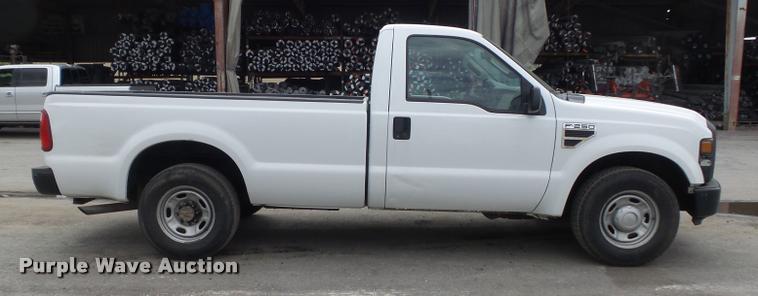 image for item K7663 2008 Ford F250 Super Duty XL pickup truck