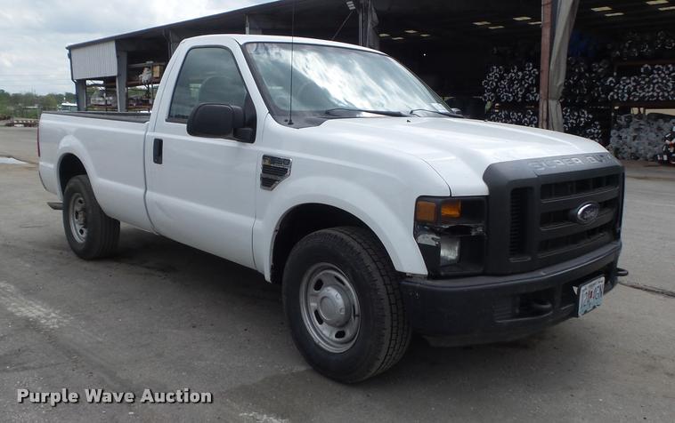 image for item K7663 2008 Ford F250 Super Duty XL pickup truck