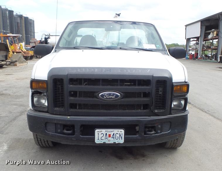 image for item K7663 2008 Ford F250 Super Duty XL pickup truck