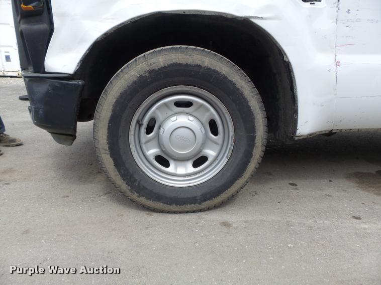 image for item K7663 2008 Ford F250 Super Duty XL pickup truck