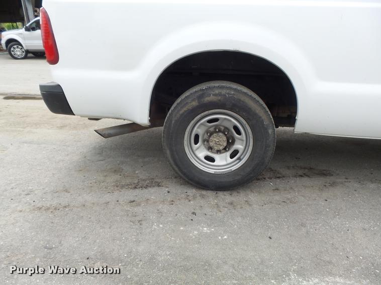 image for item K7663 2008 Ford F250 Super Duty XL pickup truck