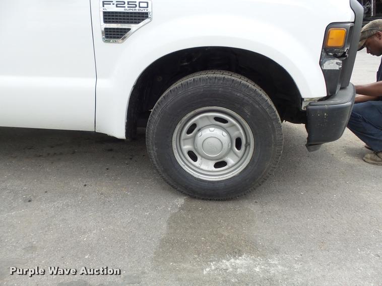 image for item K7663 2008 Ford F250 Super Duty XL pickup truck