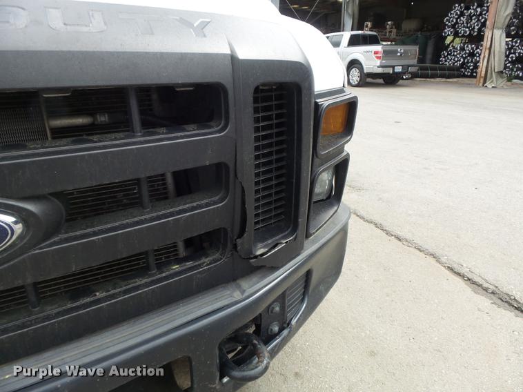 image for item K7663 2008 Ford F250 Super Duty XL pickup truck