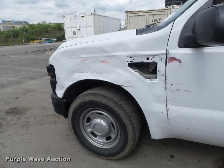 image for item K7663 2008 Ford F250 Super Duty XL pickup truck