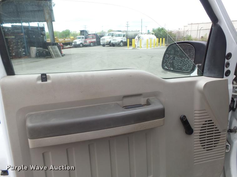 image for item K7663 2008 Ford F250 Super Duty XL pickup truck