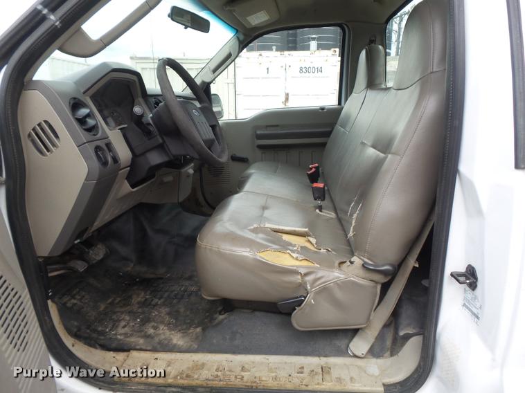image for item K7663 2008 Ford F250 Super Duty XL pickup truck