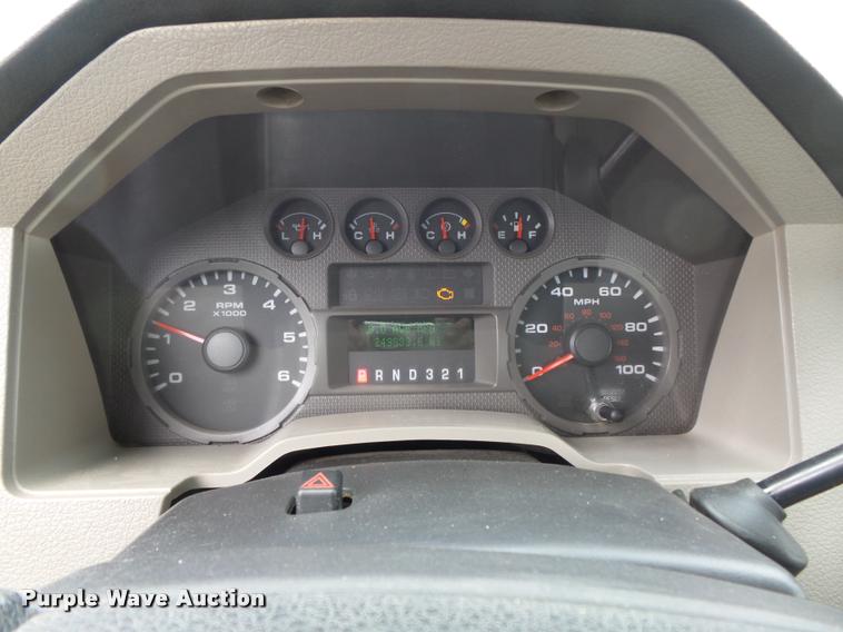 image for item K7663 2008 Ford F250 Super Duty XL pickup truck