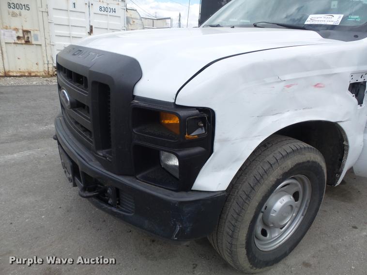 image for item K7663 2008 Ford F250 Super Duty XL pickup truck