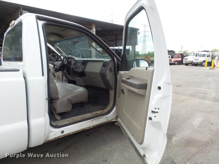 image for item K7663 2008 Ford F250 Super Duty XL pickup truck
