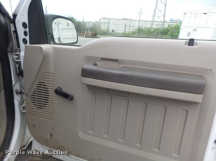image for item K7663 2008 Ford F250 Super Duty XL pickup truck