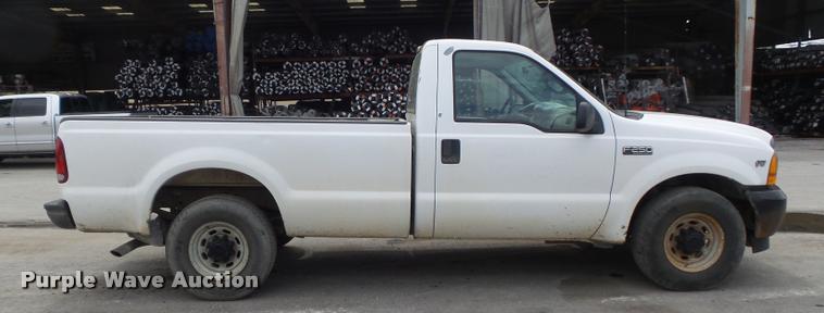 image for item K7664 2001 Ford F250 Super Duty XL pickup truck