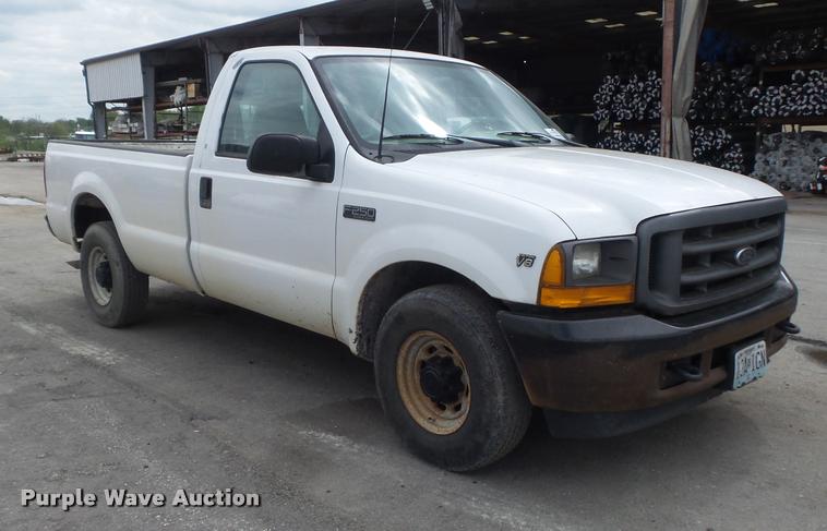 image for item K7664 2001 Ford F250 Super Duty XL pickup truck