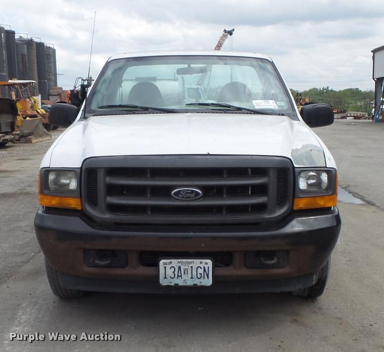 image for item K7664 2001 Ford F250 Super Duty XL pickup truck