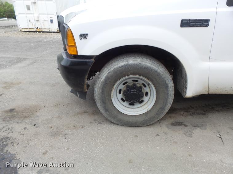 image for item K7664 2001 Ford F250 Super Duty XL pickup truck