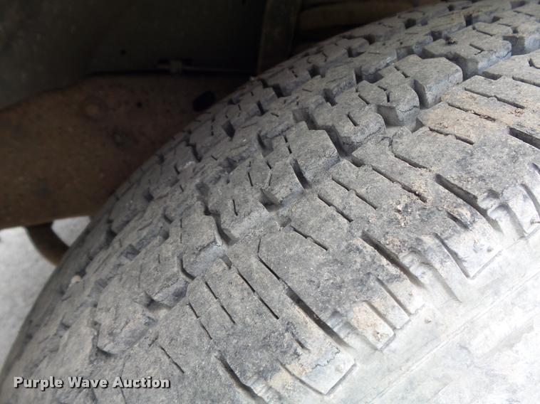 image for item K7664 2001 Ford F250 Super Duty XL pickup truck