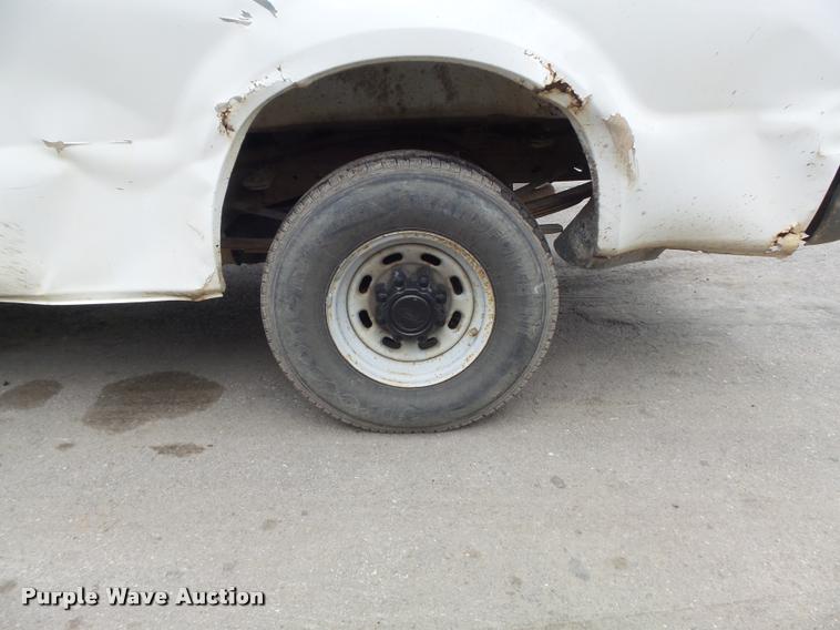 image for item K7664 2001 Ford F250 Super Duty XL pickup truck