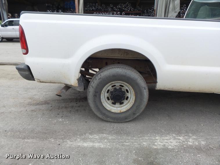 image for item K7664 2001 Ford F250 Super Duty XL pickup truck