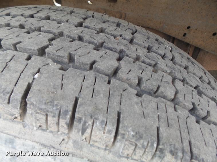 image for item K7664 2001 Ford F250 Super Duty XL pickup truck