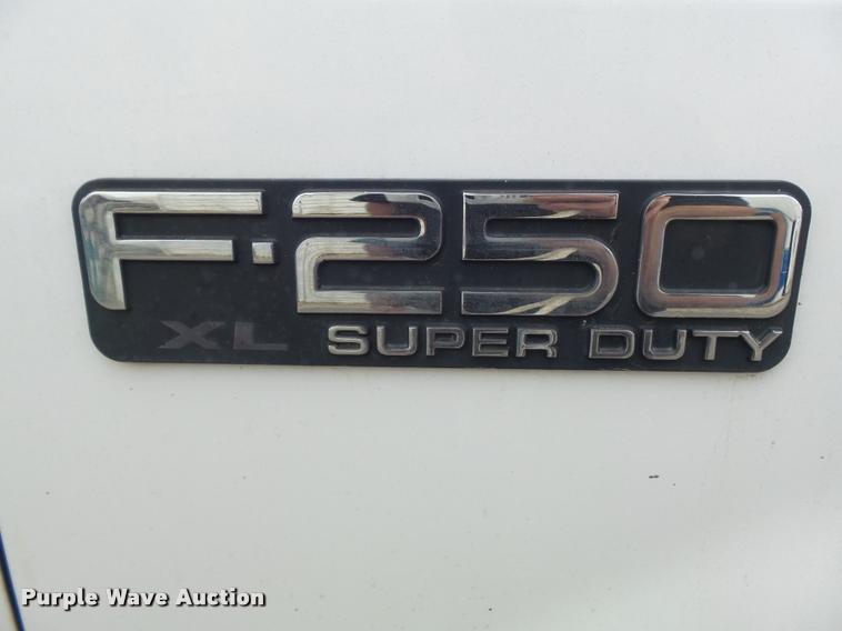 image for item K7664 2001 Ford F250 Super Duty XL pickup truck